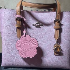 Brand new coach mollie 🌸🩷